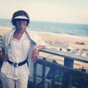 Meet your Posher, Elaine